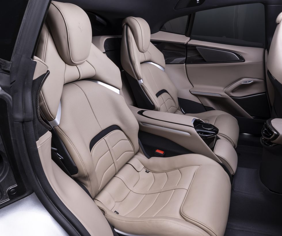 Name:  2023-ferrari-purosangue-rear-seats-2-1662737001.jpg
Views: 572
Size:  90.0 KB