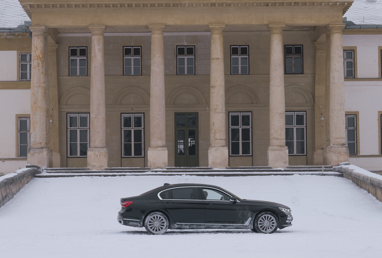 Name:  P90293909_highRes_the-bmw-7-series-in-.jpg
Views: 7738
Size:  1,011.9 KB