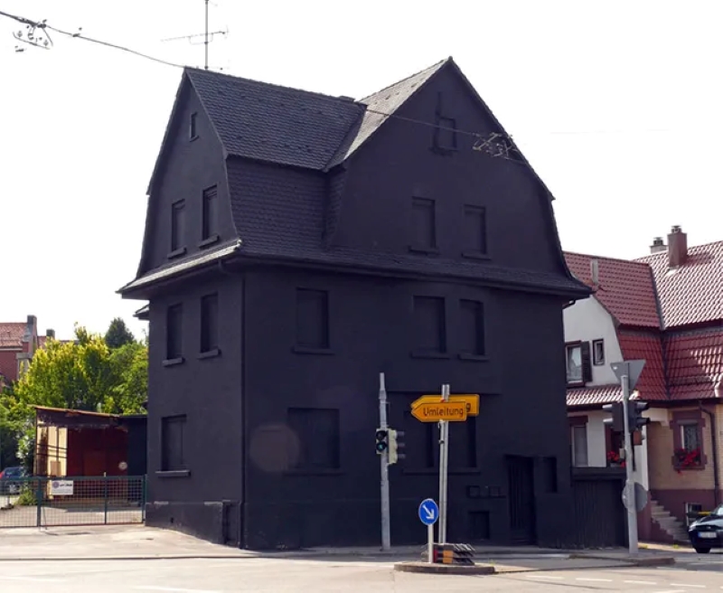 Name:  Black house..jpg
Views: 201
Size:  215.5 KB