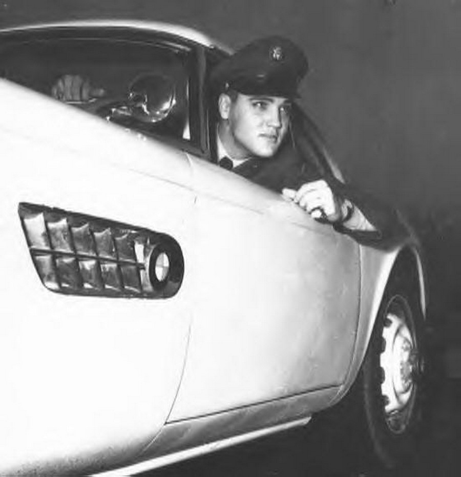 Name:  Elvis in BMW 507 in Bad Nauheim - June 1959.jpg
Views: 20703
Size:  82.9 KB